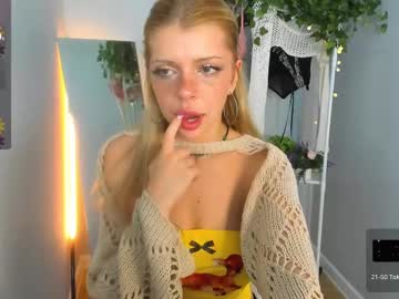 See Lindacrystalofc online Now @ roxpoxy.com