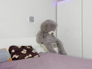 See Lizza_a online Now @ roxpoxy.com