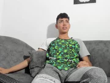 See Logantwink18 online Now @ roxpoxy.com