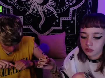 See Lovelockedlips online Now @ roxpoxy.com