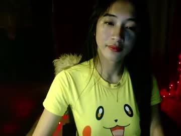 See Lovelypetite143 online Now @ roxpoxy.com