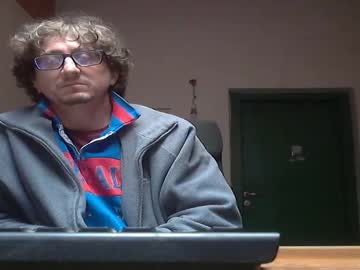 See Luca78_78 online Now @ roxpoxy.com