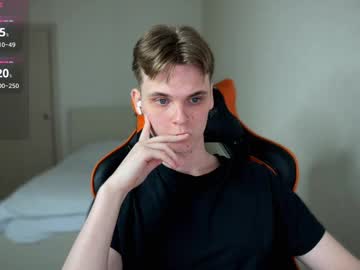 See Lucas_dany online Now @ roxpoxy.com