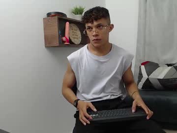 See Lucas_luxx1 online Now @ roxpoxy.com
