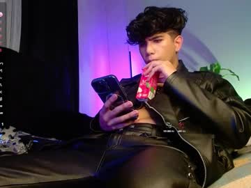 See Lylebennett_ online Now @ roxpoxy.com