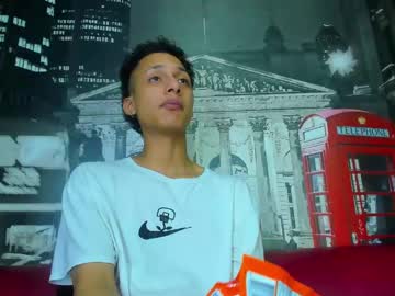 See Magicbrown5 online Now @ roxpoxy.com