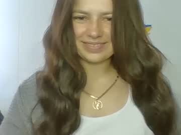 See Make_mesmile online Now @ roxpoxy.com