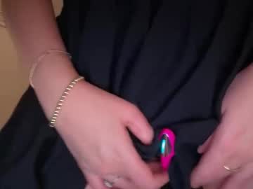 See Mauve_apple online Now @ roxpoxy.com