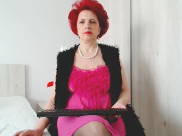 See Milffsupreme online Now @ roxpoxy.com