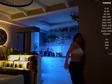 See Moon_deity online Now @ roxpoxy.com