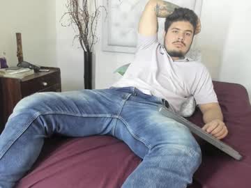 See Narciso_kh online Now @ roxpoxy.com