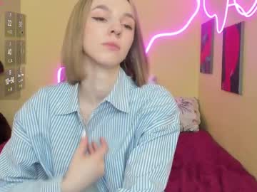 See Nessadiaz online Now @ roxpoxy.com