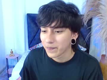 See Nikoo_18 online Now @ roxpoxy.com