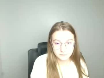 See Queen_amelie online Now @ roxpoxy.com