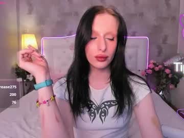 See Queenmcg online Now @ roxpoxy.com