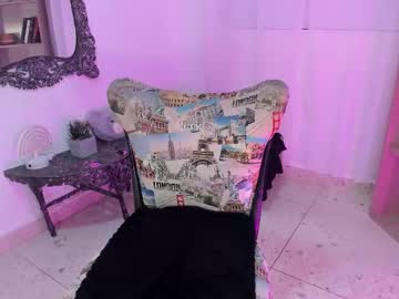 See Sexyly_fit online Now @ roxpoxy.com