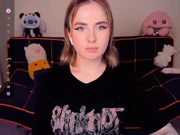 See Shyfoxxxy online Now @ roxpoxy.com