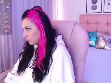 See Skypayton online Now @ roxpoxy.com