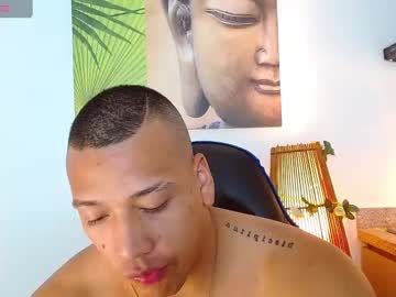 See Tom_muscle1 online Now @ roxpoxy.com