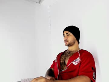 See Tommy_sccott online Now @ roxpoxy.com