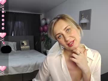 See Vanessakleiner online Now @ roxpoxy.com