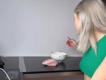 See Vasya_sylvia online Now @ roxpoxy.com