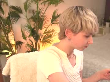 See Velvetvalkyries online Now @ roxpoxy.com