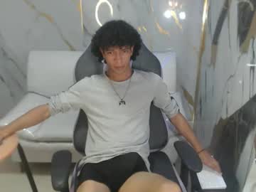 See Xion_ez online Now @ roxpoxy.com